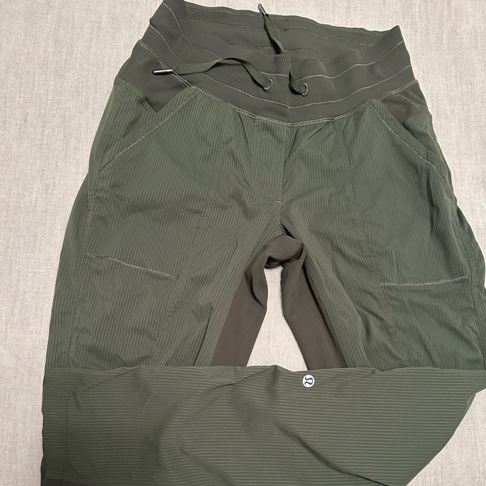 Lulu lemon dance studio Olive Green Drawstring Pants, 7/8 length size 6